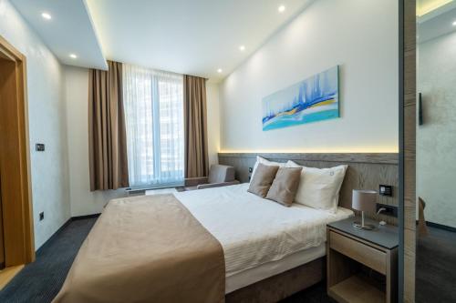 L L L centar Zlatibor stan na dan smestaj na Kraljevom trgu kod jezera apartmani sa pogledom