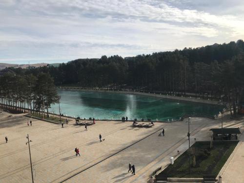 Apartman Daroteka Zlatibor stan na dan smestaj u Vili Jezero na Kraljevom trgu pogled jezero balkon