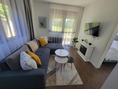 Moderno opremljen apartman GM sa terasom u naselju Kamalj na Zlatiboru