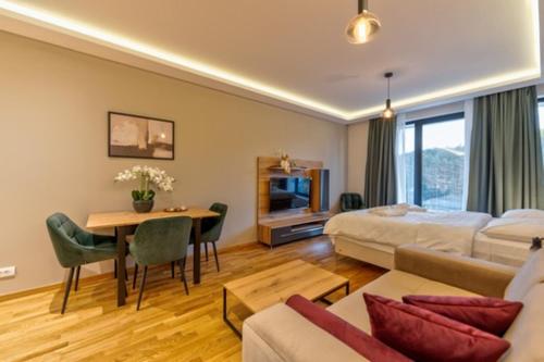 Apartman Anni sa modernim svetlim enterijerom i terasom na Zlatiboru